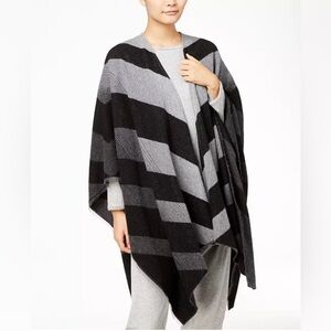 Eileen Fisher Poncho OS Wool Blend Gray Black Chevron Poncho Wrap Fringed